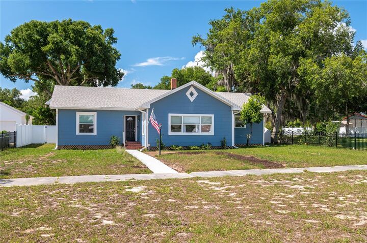 Property Photo:  414 E Bullard Avenue  FL 33853 