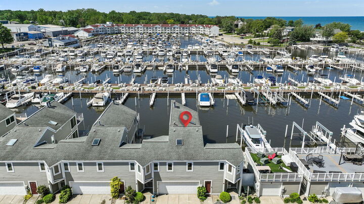 Property Photo: 24 Harbor Isle Drive MI 49117