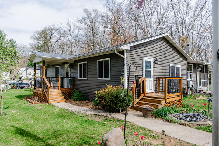 Property Photo: 3878 W Wildwood Avenue MI 49309