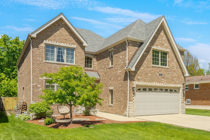 Property Photo:  643 W Crockett Avenue  IL 60126 