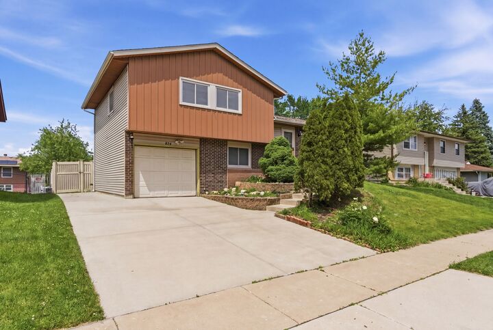 Property Photo: 824 Oakton Avenue IL 60446