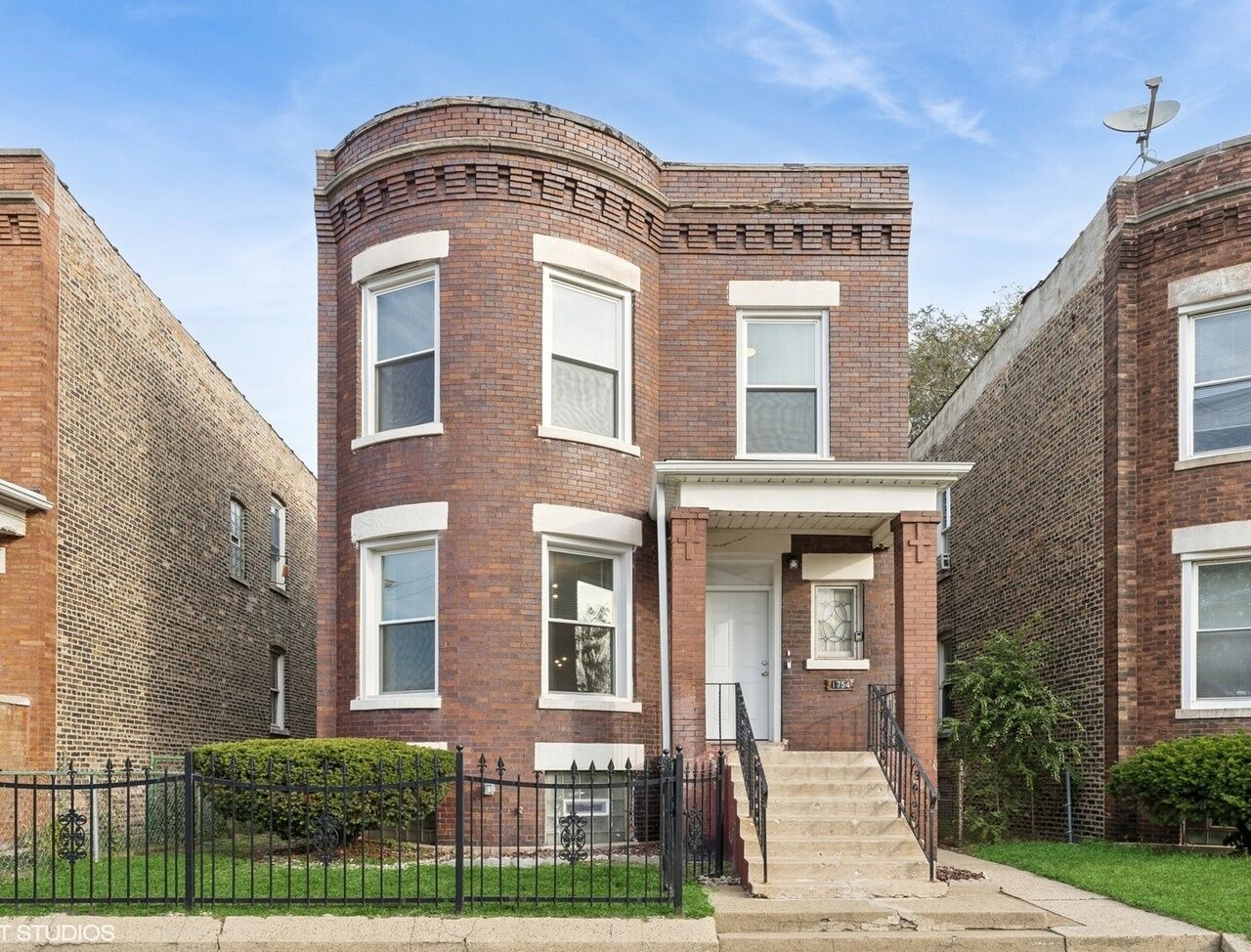 Property Photo: 1754 E 73rd Street 1 IL 60649
