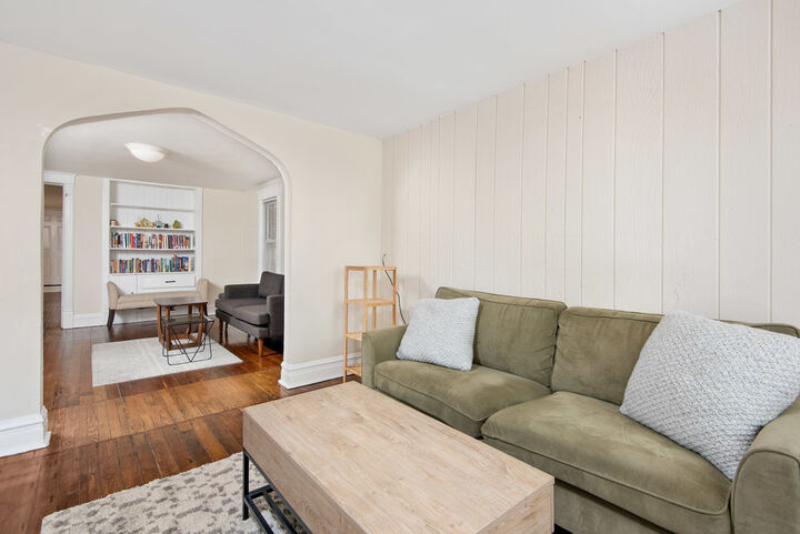Property Photo:  1512 W School Street G  IL 60657 