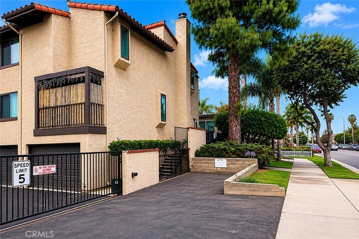 Property Photo:  13982 Ramhurst 6  CA 90638 