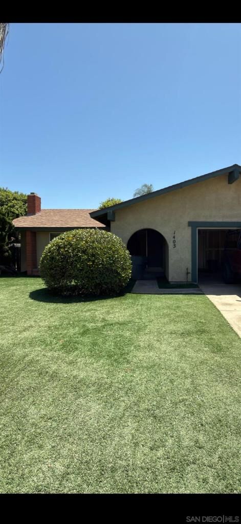 Property Photo:  1403 Shadow Hills Dr  CA 92069 