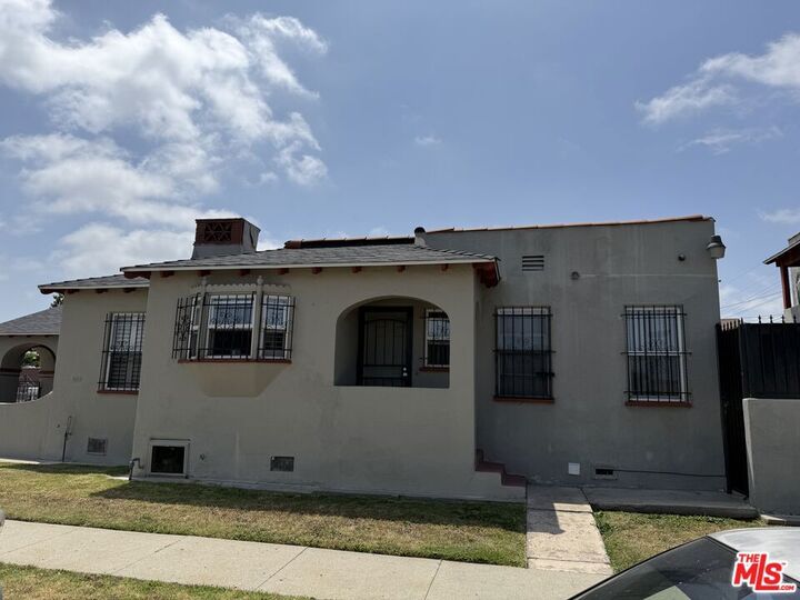 Property Photo:  1501 W 87th Street  CA 90047 