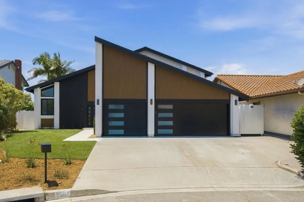 Property Photo: 2161 Calle Buena Ventura CA 92056