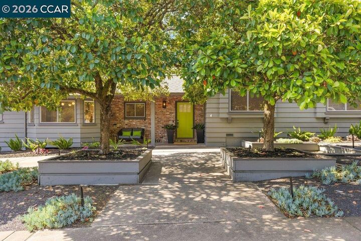 Property Photo:  19 Lynwood Pl  CA 94556 