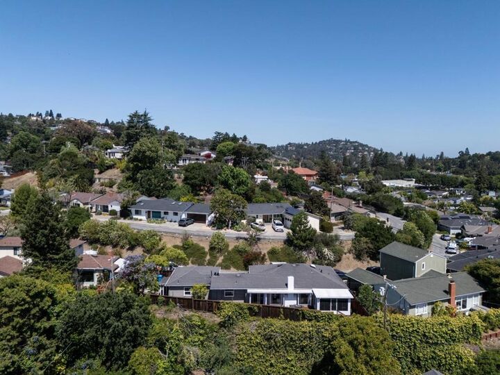 Property Photo:  1029 Lupin (Lower) Way  CA 94070 