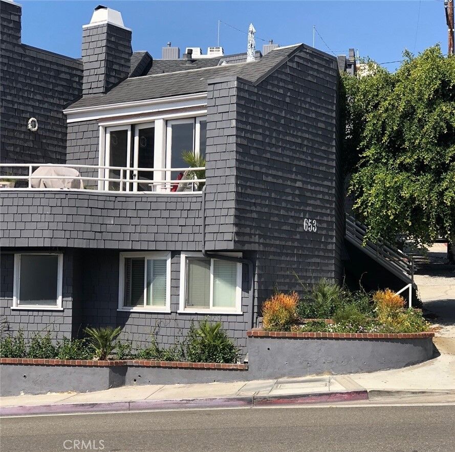 Property Photo:  653 Manhattan Beach  CA 90266 
