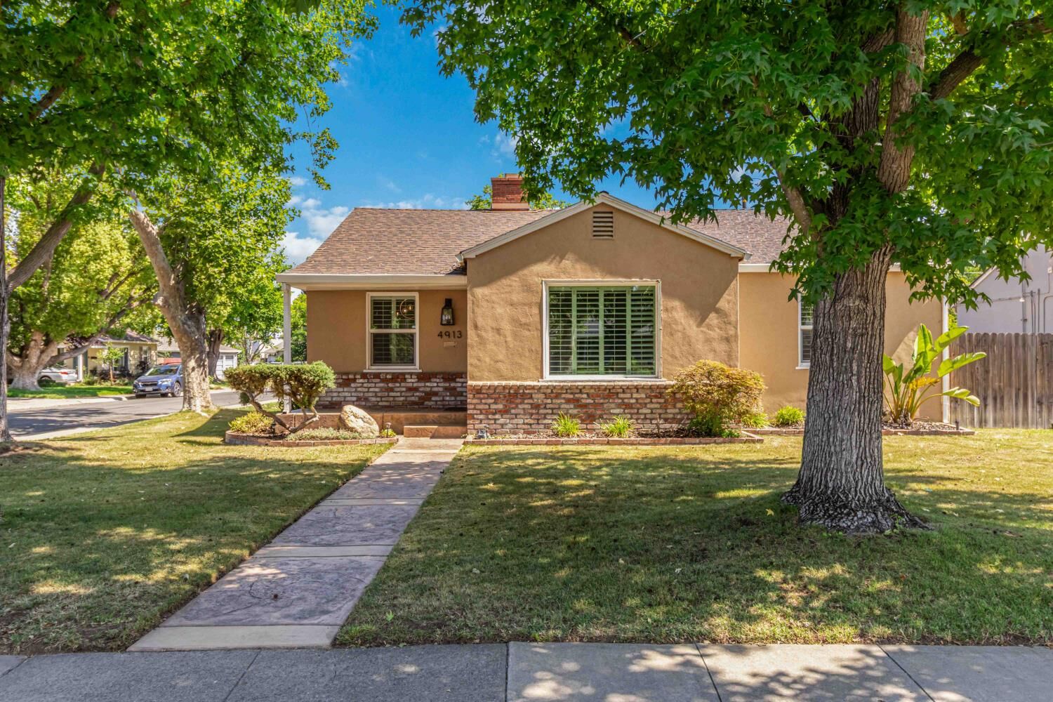 Property Photo:  4913 Helen Way  CA 95822 