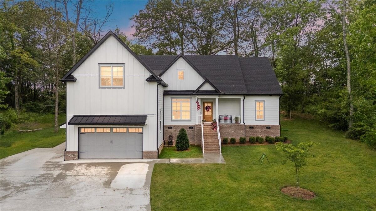 Property Photo:  555 Station Cir  TN 37388 