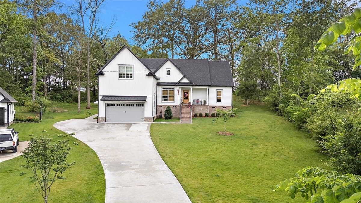 Property Photo: 555 Station Cir TN 37388