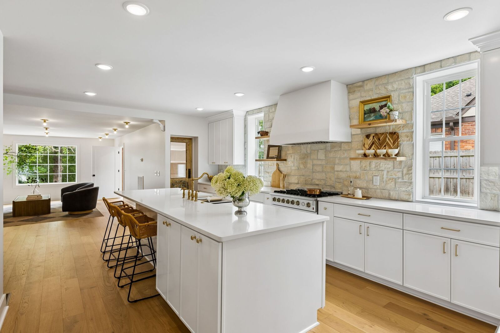 Property Photo:  918 Sutton Hill Rd  TN 37204 