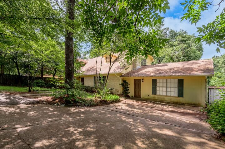 Property Photo:  1400 E Austin Street  TX 75965 
