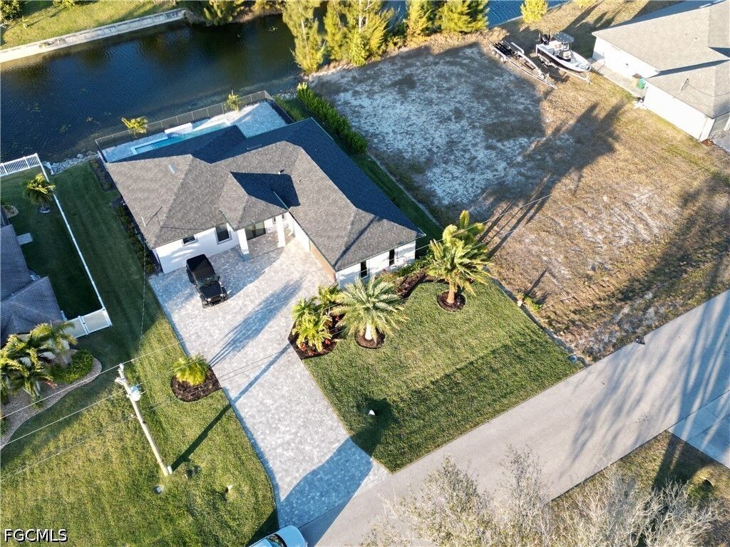 Property Photo:  615 SW 22nd Terrace  FL 33991 