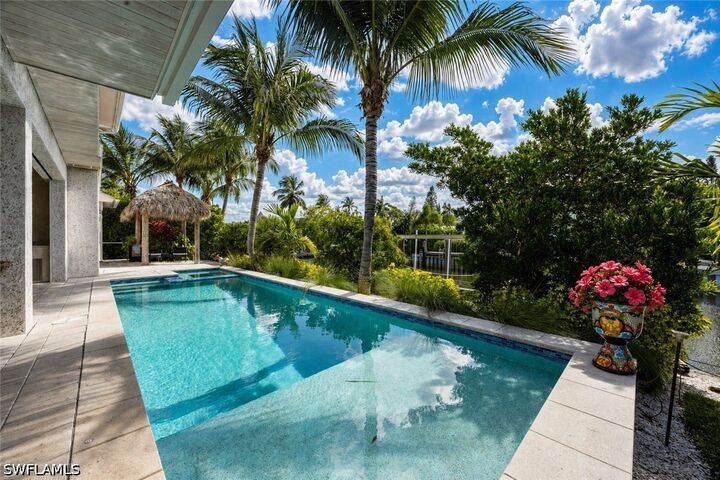 Property Photo: 1571 Bonita Lane FL 34102