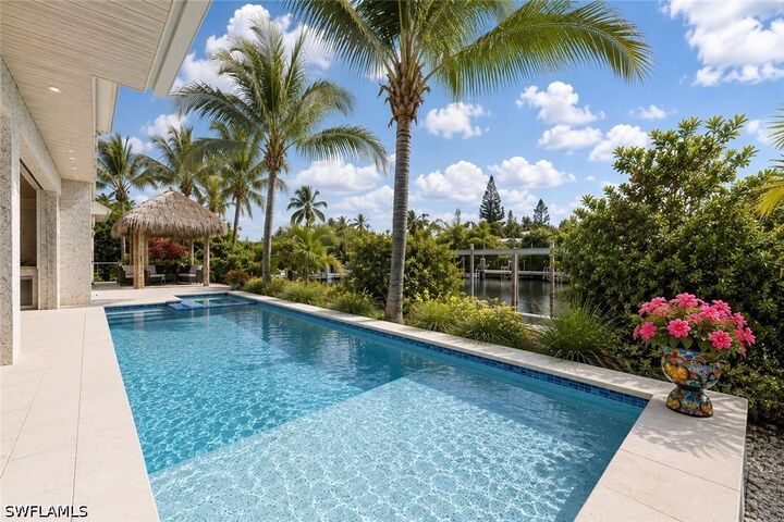 Property Photo: 1571 Bonita Lane FL 34102