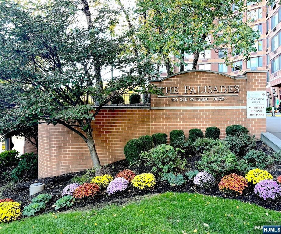 Property Photo:  100 Old Palisade Road 1516  NJ 07024 