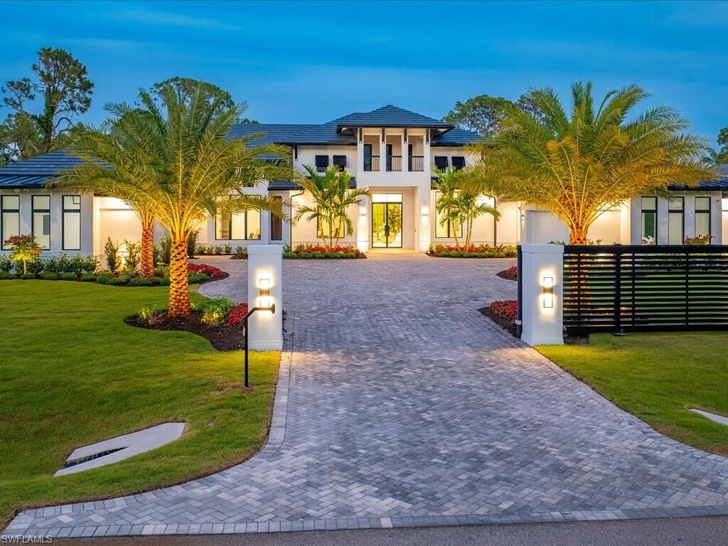 Property Photo:  500 Ridge Dr  FL 34108 