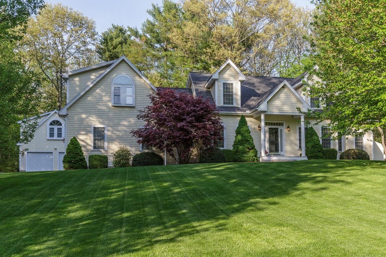 Property Photo: 5 Glastombury Drive NH 03873