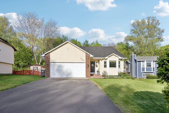 Property Photo: 17698 S Shore Lane W MN 55346