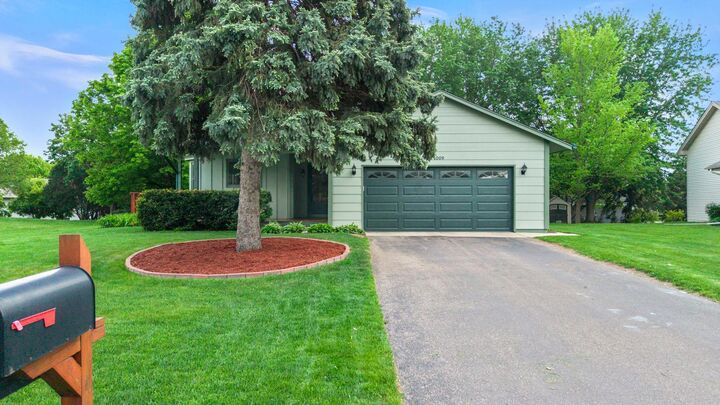 Property Photo: 1009 Gramsey Place MN 55306