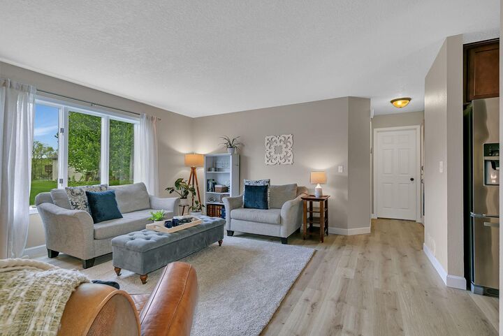 Property Photo:  913 5th Avenue E  MN 56377 