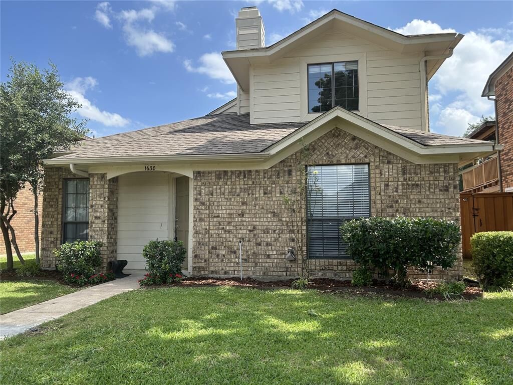 Property Photo:  1638 Kingspoint Drive  TX 75007 