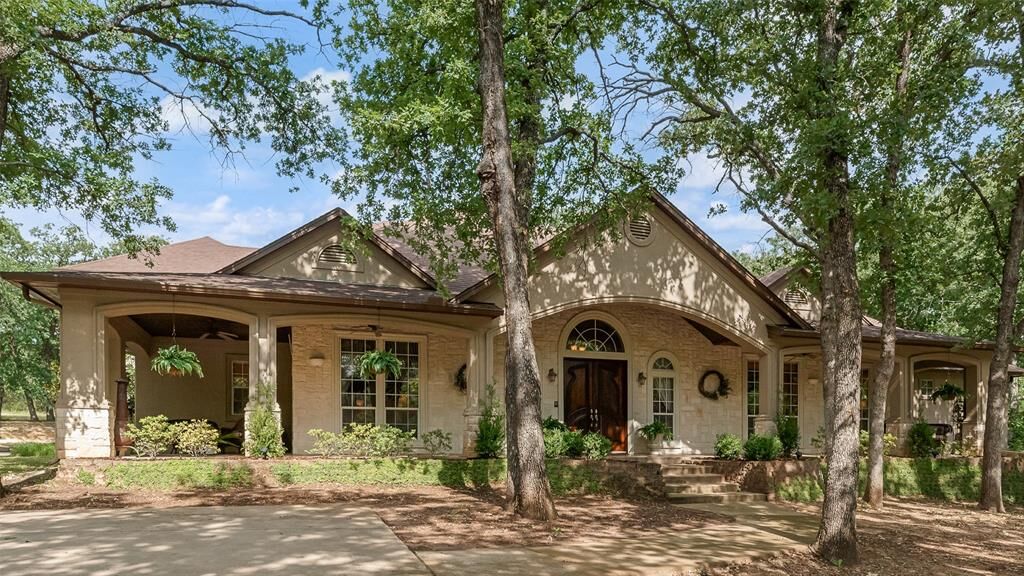 Property Photo:  115 River Run Drive  TX 76020 