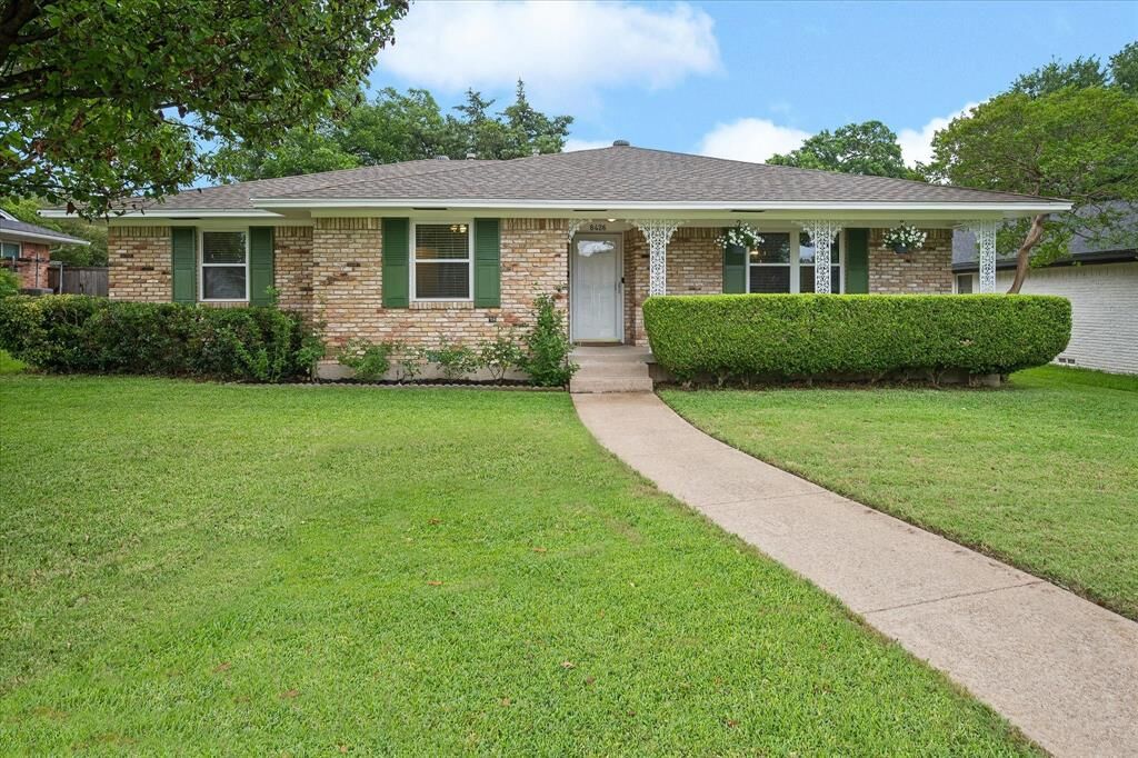 Property Photo: 8426 Baumgarten Drive TX 75228