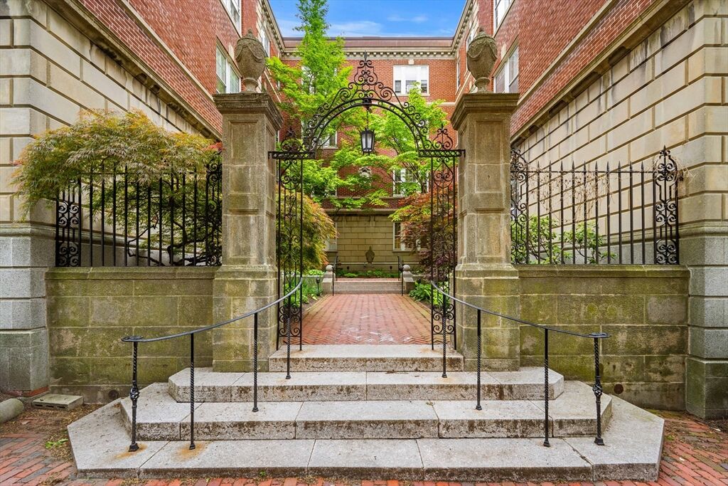 Property Photo:  4 Washington Ave 9  MA 02140 