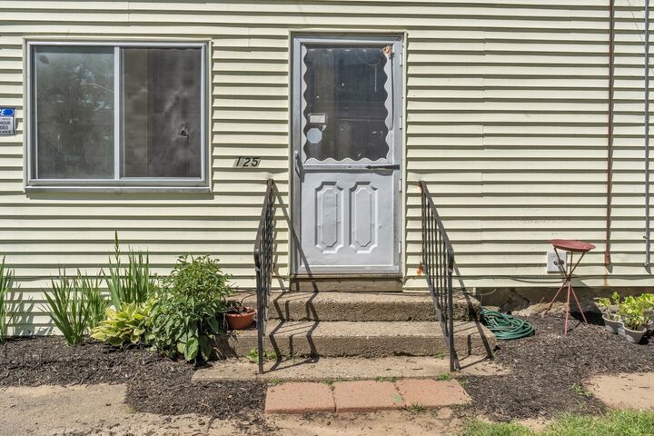 Property Photo:  125 Cross St  MA 01550 
