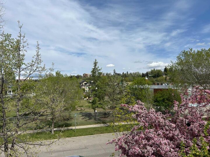 Property Photo:  823 1 Avenue NW 302  AB T2N 0A4 