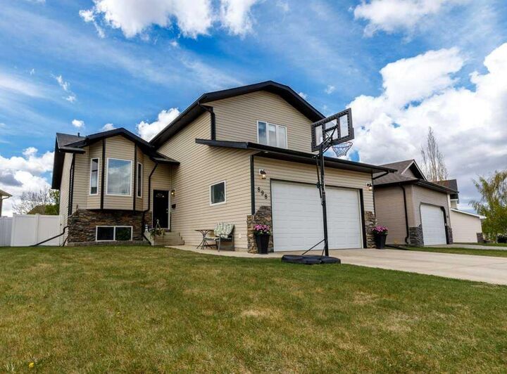 Property Photo:  898 Ramage Crescent  AB T4P 2Z9 