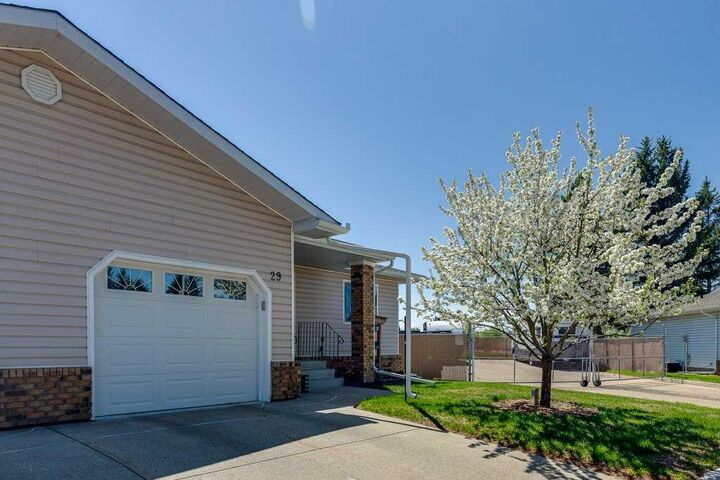 Property Photo: 2821 Botterill Crescent 29 AB T4R 2E5