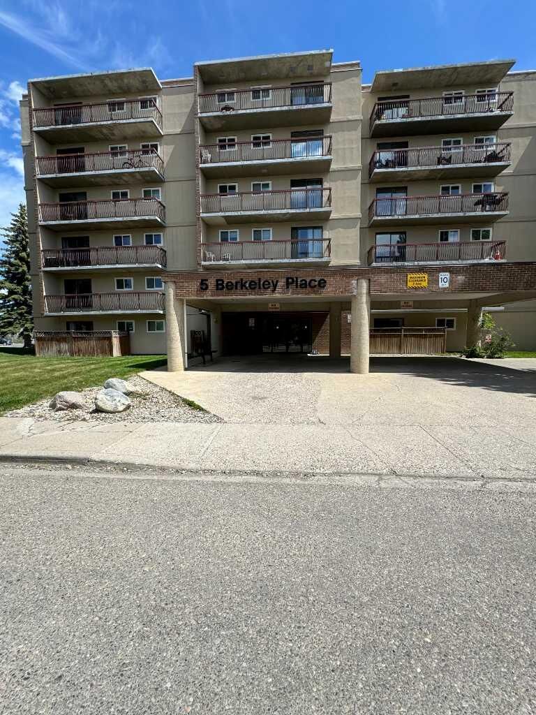 Property Photo:  5 Berkeley Place W 617  AB T1K 5M9 