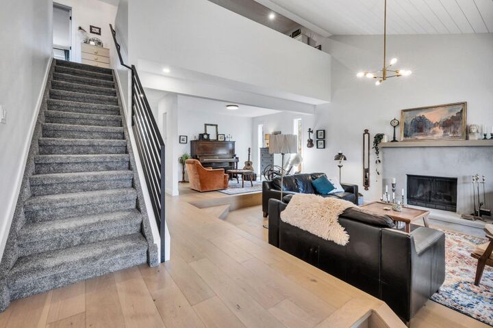 Property Photo:  2021 112A Street  AB T6J 4V5 