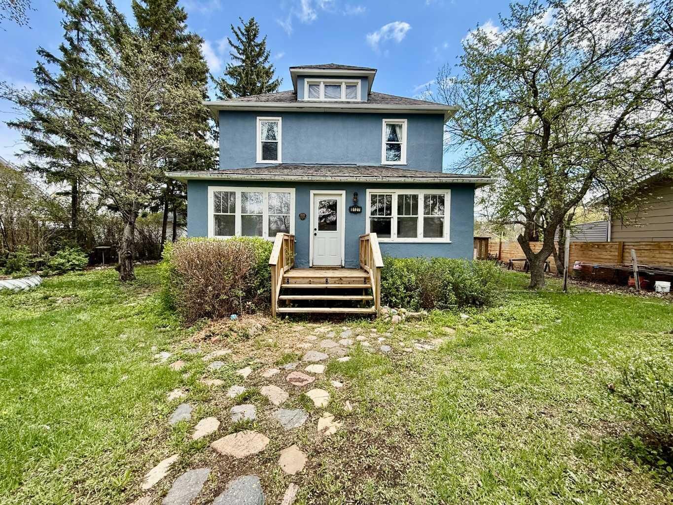 Property Photo:  5127 47 Street  AB T0B 3S0 