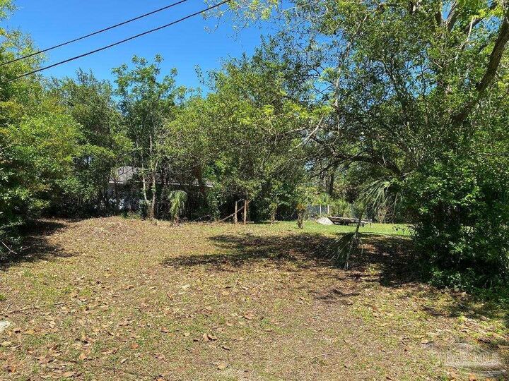 Property Photo:  1212 W Hatton St  FL 32501 