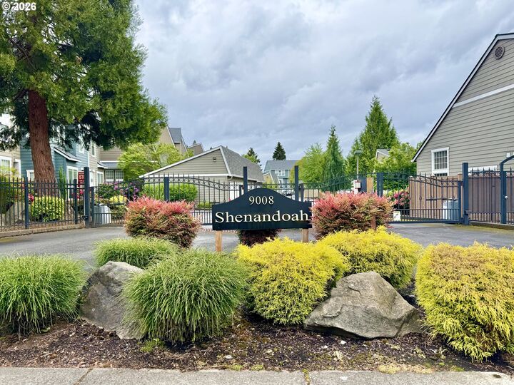 Property Photo:  9008 NE 54th St H33  WA 98662 