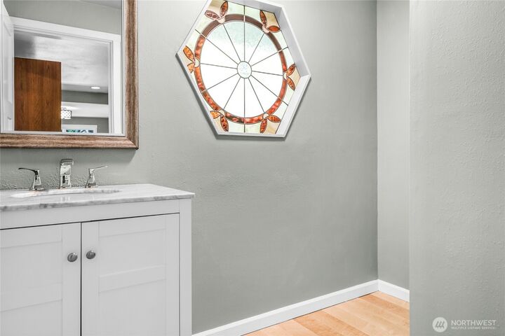 Property Photo: 760 W Sunset Way WA 98027