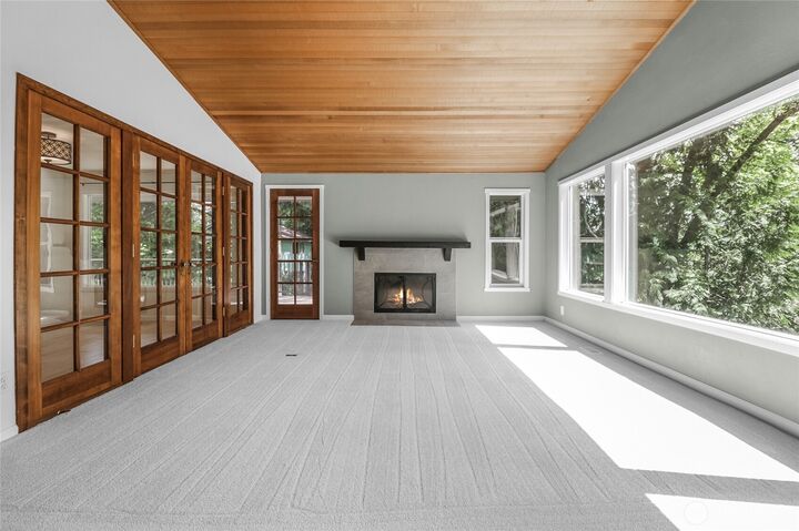 Property Photo:  760 W Sunset Way  WA 98027 