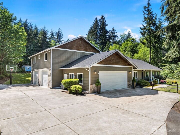 Property Photo: 11668 Banner Rd SE WA 98359