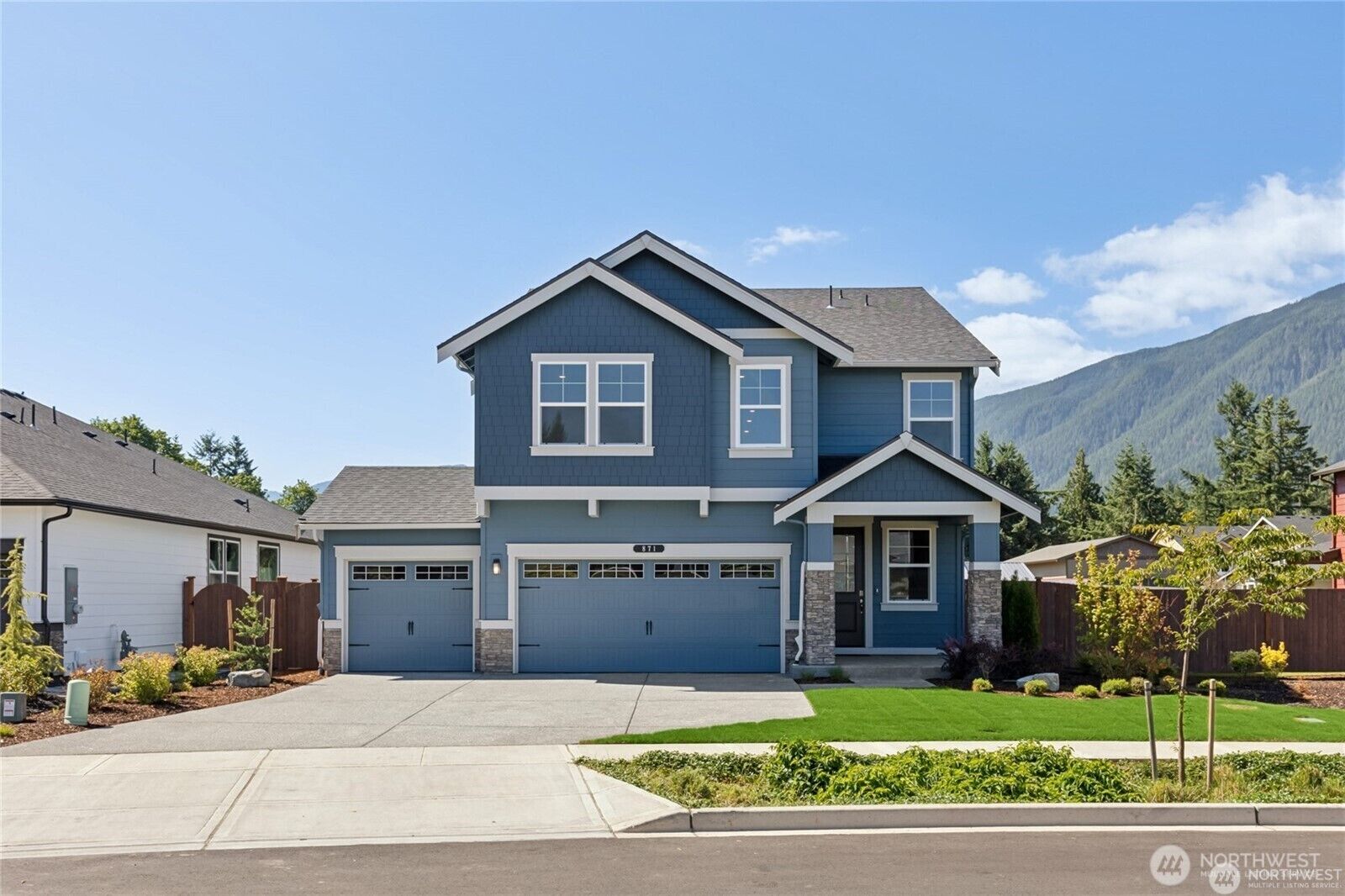 Property Photo: 1185 Clearwater Way SE 20 WA 98045