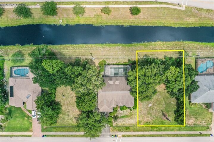 Property Photo:  286 Main Street  FL 32958 