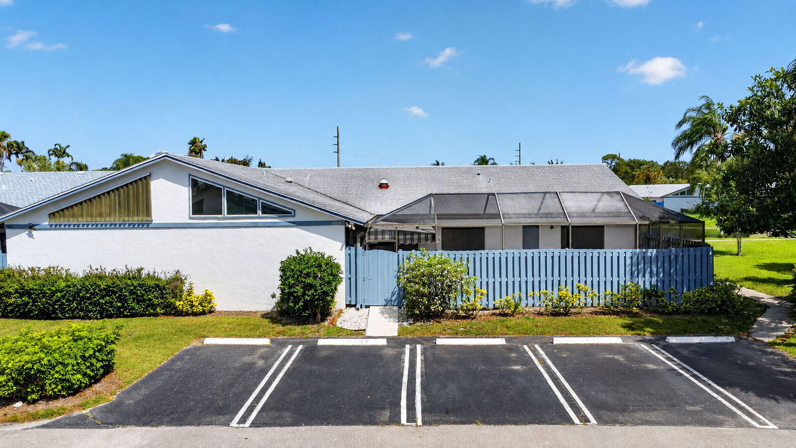 Property Photo:  1604 Timberlane Circle  FL 33463 