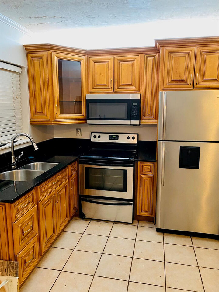 Property Photo:  1301 N 12th Court 12A  FL 33019 