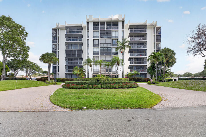 Property Photo: 1732 Bridgewood Drive FL 33434