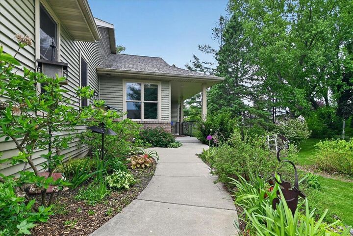 Property Photo:  71 Berdella Court  WI 53528 